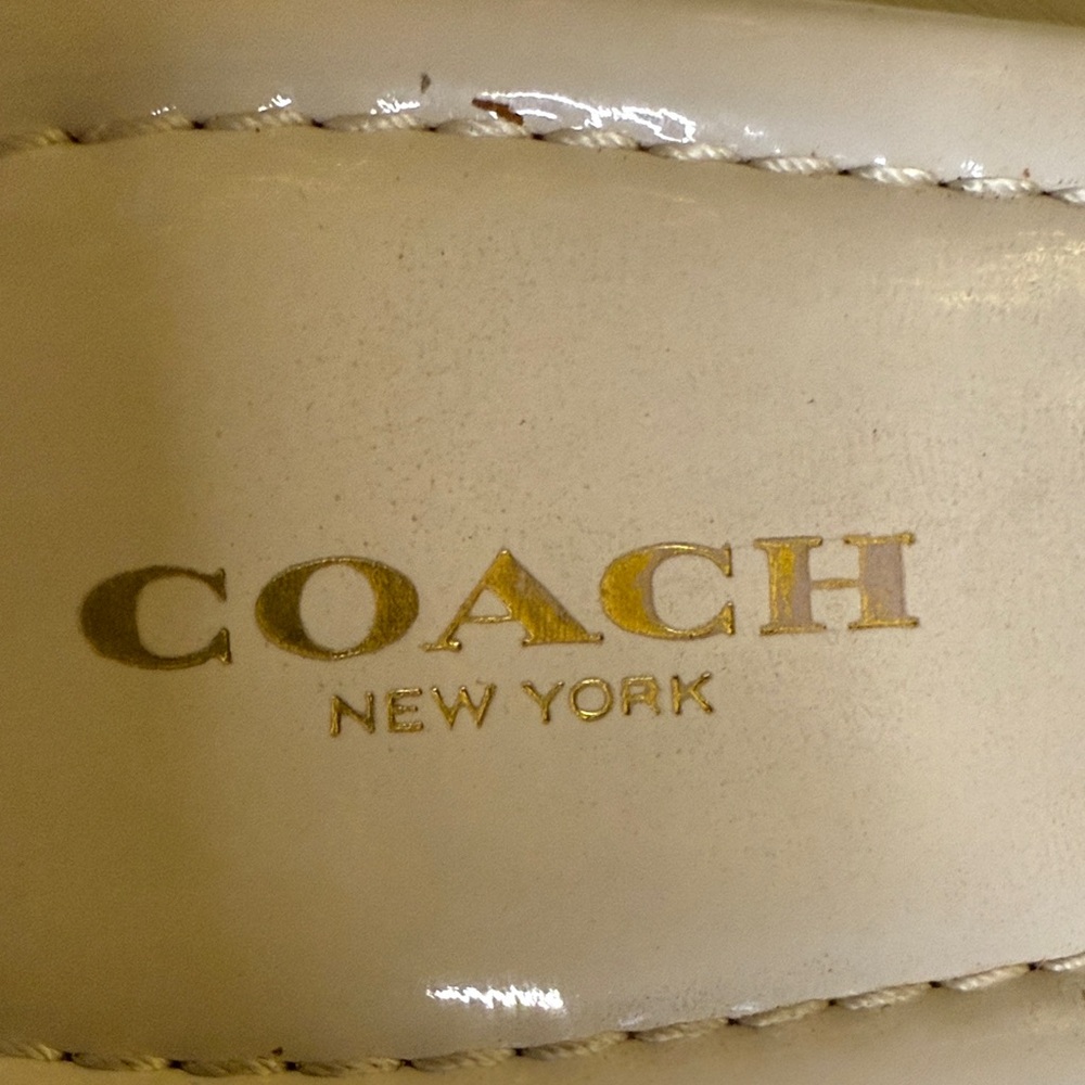Coach Caterine patent leather Beige and Cream Sandals with Gold Details - Picture 6 of 11